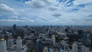 Bangkok ja katsellaan aika korkealta.Pratu Nam ja Bayoke Tower.
