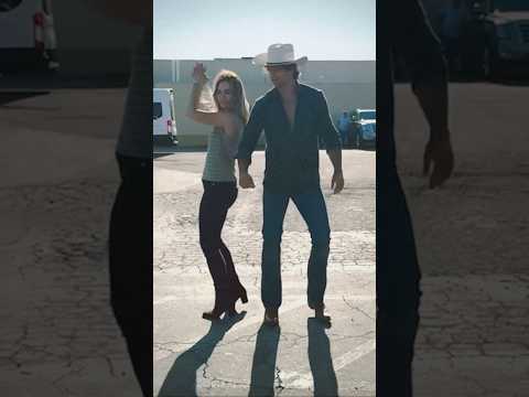 هيا ليلي جيمس التقطت الصورة خلف الكواليس