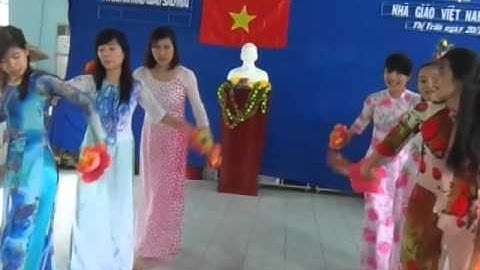 Cây đa quán dốc nhân ngày 20/11 tại trường