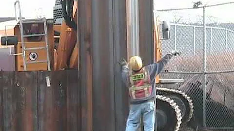 Infrastructure Projects  d Class 2 video 1  driving steel sheet piling - DayDayNews