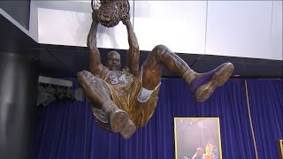 Lakers Unveil Shaq Statue at Staples Center Ceremony | March 24, 2017