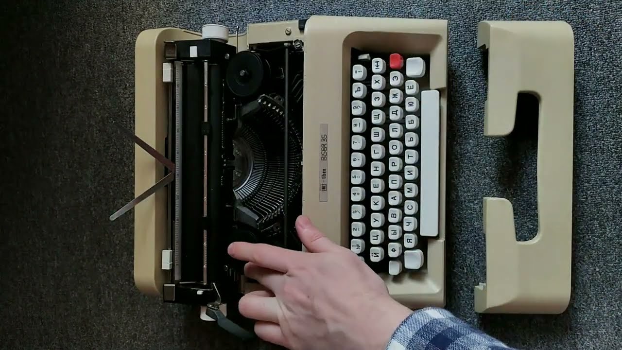 1970 Olivetti Lettera 35 ( Unis Bliser 35) designed by Mario