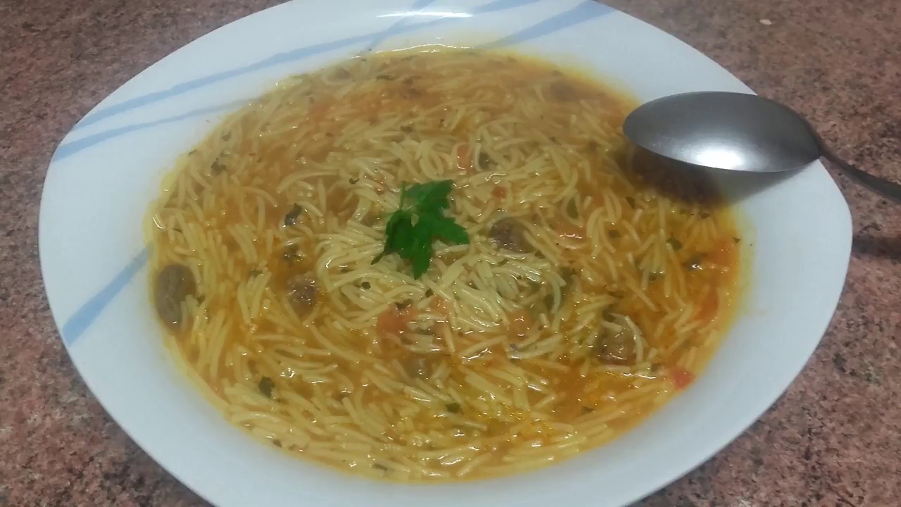 sopa rica y rápida de Fideos / comida de   Marruecos
