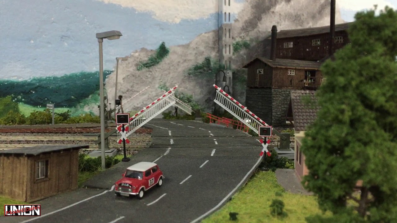 Bahnschranke mit Behang vollautomatisch - Viessmann 5107 - H0 1:87