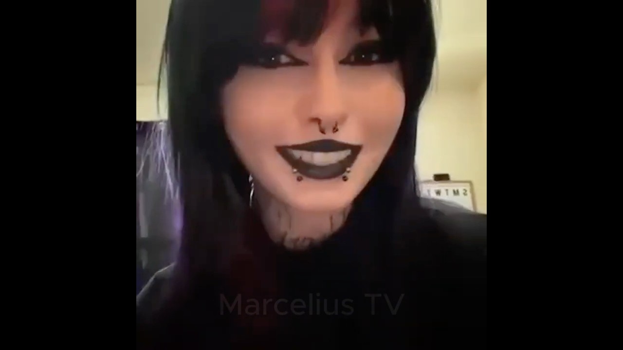 ⁣goth mommy