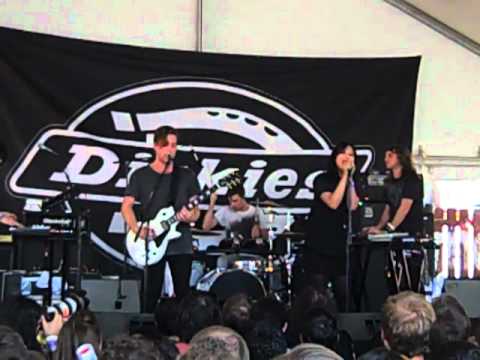 Naked & Famous - Punching in a dream @ Lustre Pearl SXSW 2011