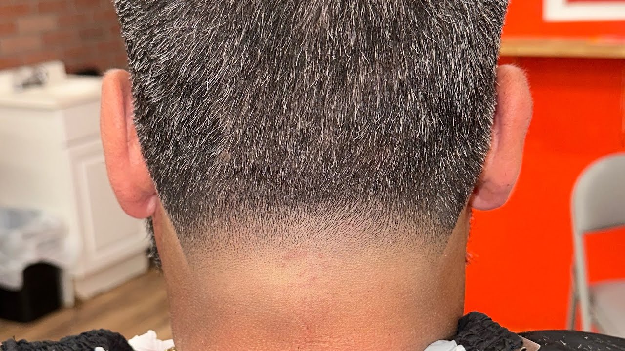 Un poco de taper fade con un pequeño diseño a pedido por el cliente💈