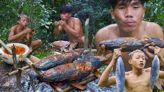 Premitive life #1 - New Version (PHILIPPINES) Catching fish Eating Delicious | Boy Tapang & Mrchulz🥵