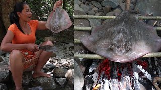 Grilled Stingray for Food in Jungle   Cooking a Stingray for Eating Delicious #43