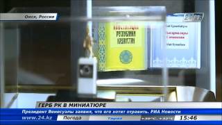 На рисовом зернышке изобразили герб Казахстана