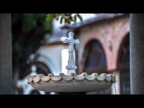Βίντεο: Γιατί θάβετε το άγαλμα του Αγίου Ιωσήφ ανάποδα;
