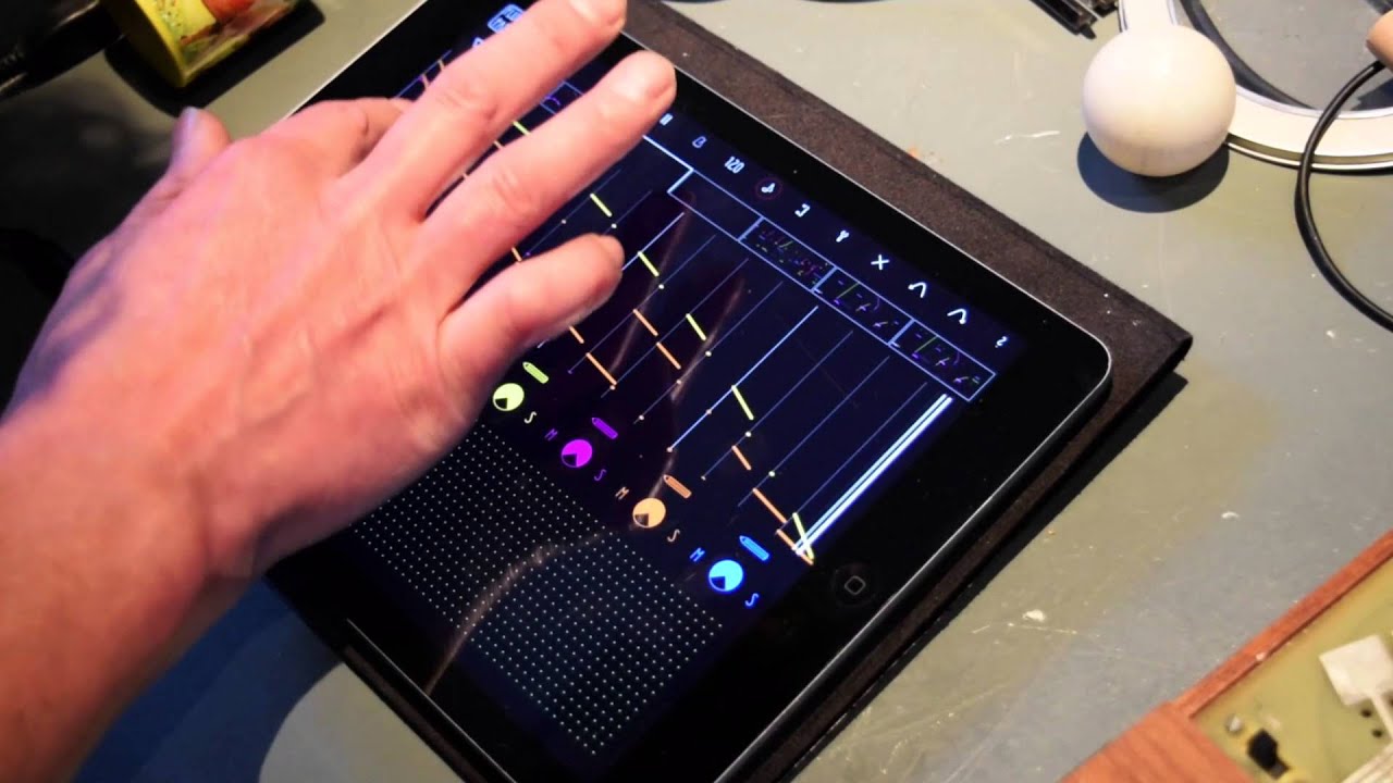 fluXpad intro by Andi Toma (Mouse on Mars)