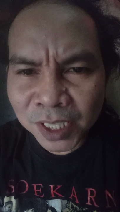 Menirukan suara Bang Haji Rhoma Irama