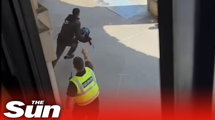 London Apple Store shoppers raided by gang of armed robbers