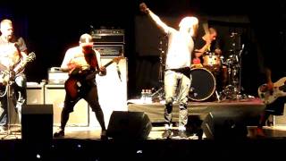 New Found Glory - Blitzkrieg Bop (Ramones Cover) @Club Chocolate - Live Chile 2012 (HD)