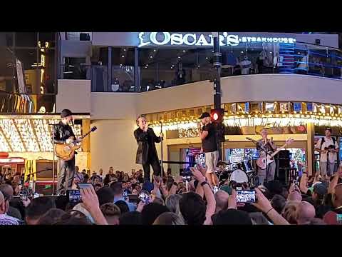 U2 - Atomic City - Nueva canción / New song - Las Vegas Freemont Street
