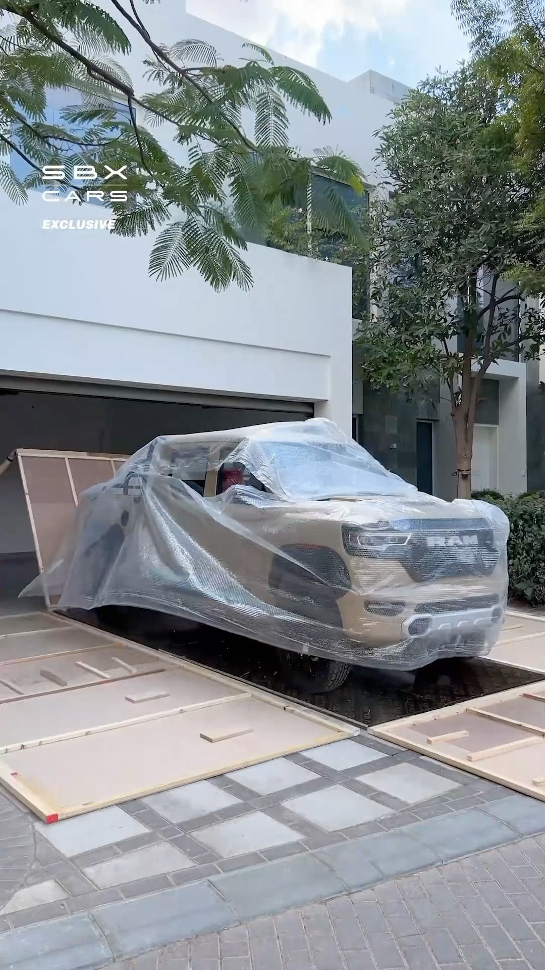 $3,500 Chinese Dodge RAM head-to-head against a $100,000 Dodge Ram ? #vehicles #cars #test