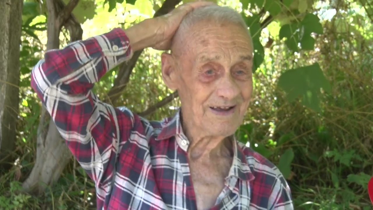 05.08.2022. Živan Popović iz sela Latvica kod Arilja ima čak 105 godina