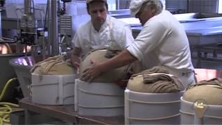 Production Of Parmigiano Reggiano - Villa Aiola