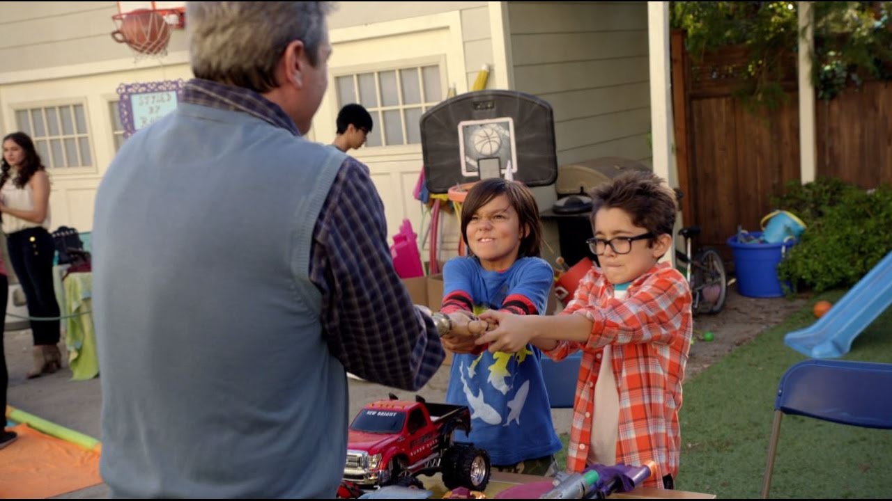 הארלי באמצע | מכירת חצר | Stuck in the Middle