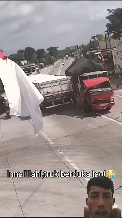 Mobil truk kecelakaan akibat mengantuk #automobile #truk #trukoleng #trukgila #trukterguling #truk