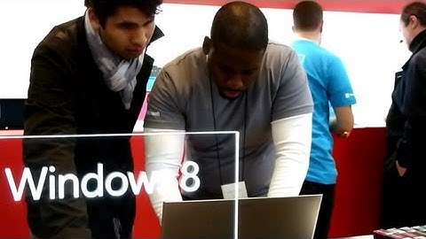 Microsoft goes mobile with Windows 8, new tablet