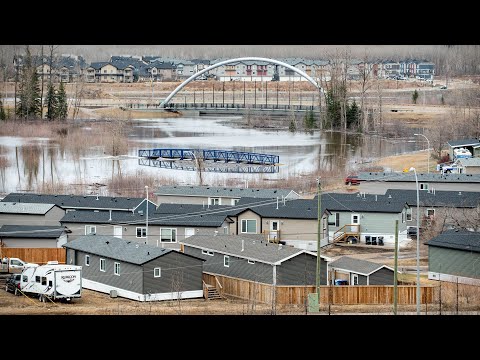 'Worst flood in a century': Thousands fleeing Fort McMurray