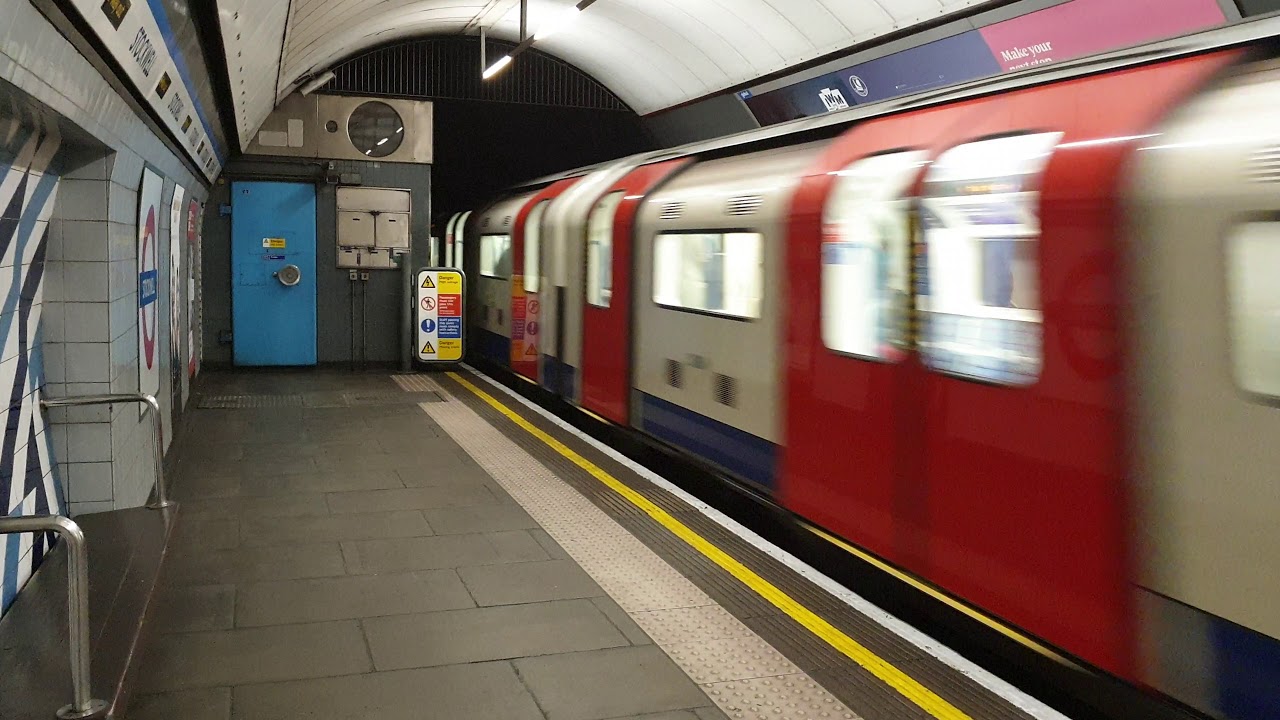 Victoria Line 2009TS 11049 Arriving Stockwell