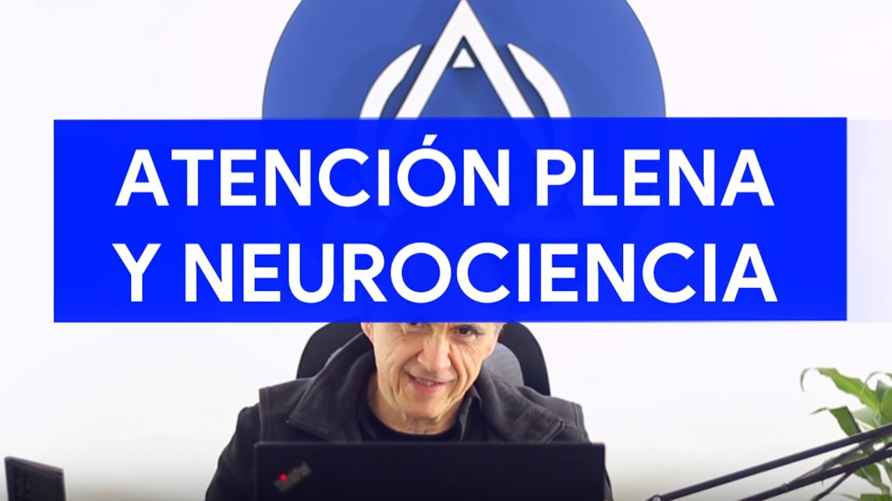 una persona dando un curso online
