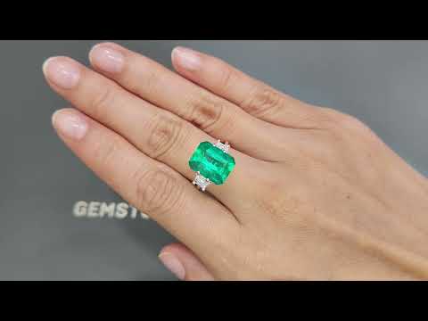 Unique Muzo Green emerald from Colombia in octagon cut 5.01 carats Video  № 4