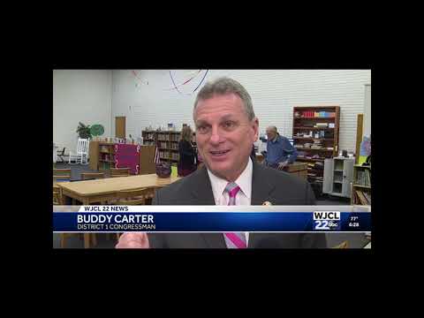 Rep. Carter reads to White Bluff Elementary School students (WJCL)