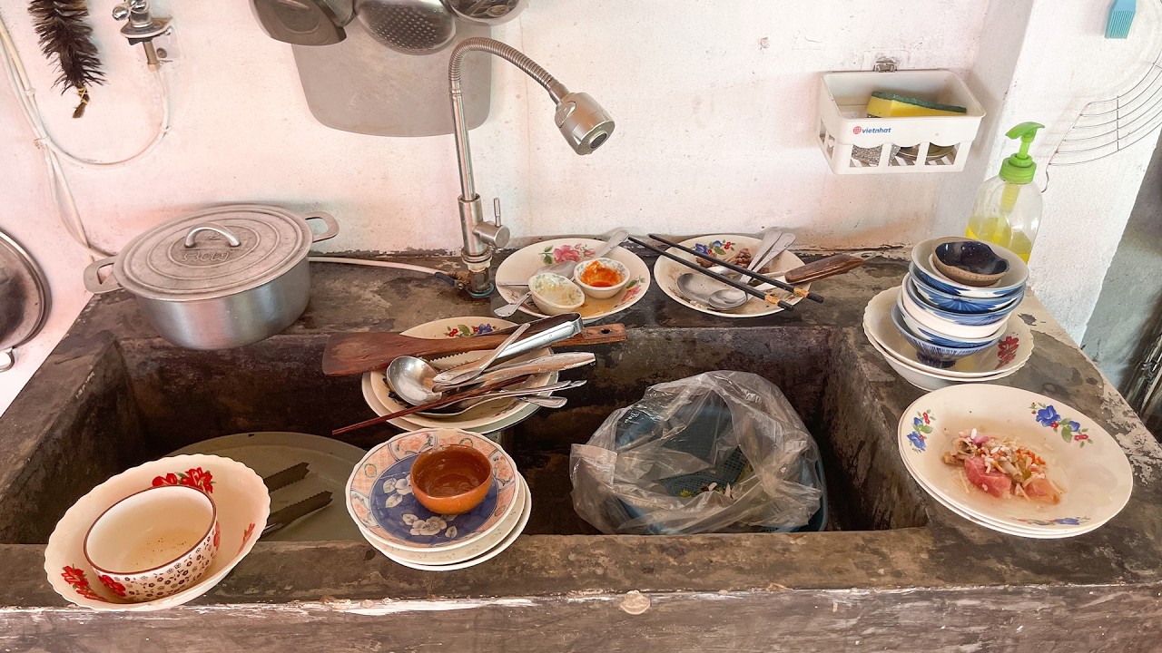 ASMR Cleaning Dirty Plates With Spoons And Water Sounds