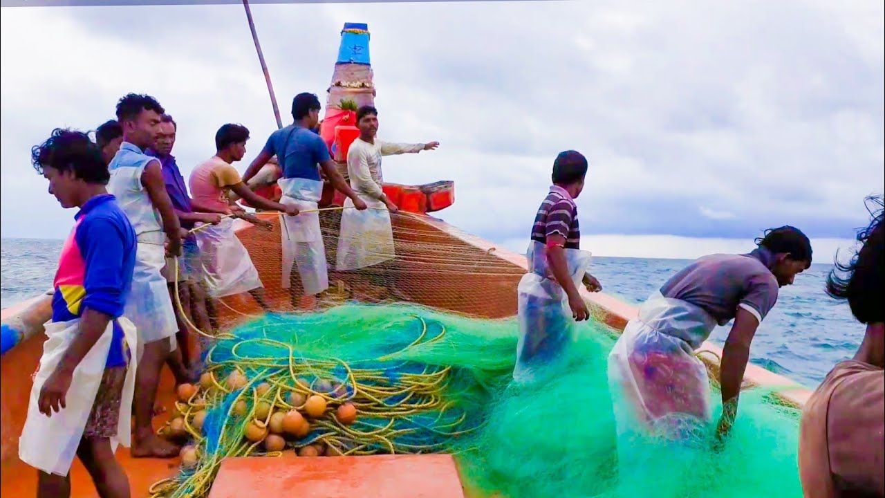 Kakdwip fishermen fishing in bay of bengal