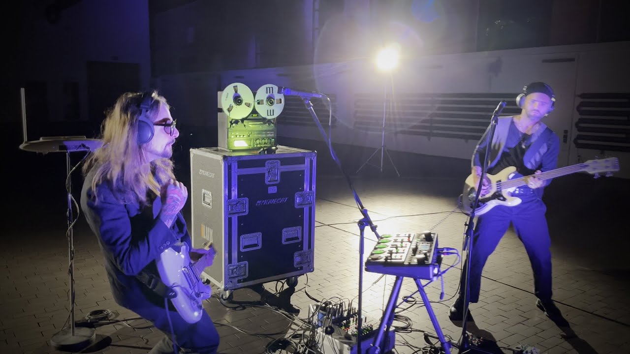 Mira TWIN NOIR - Destruction (Official Live Session) en YouTube Mira TWIN NOIR - Destruction (Official Live Session) en YouTube