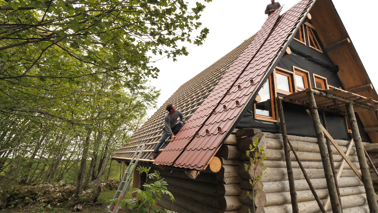 Off Grid LOG CABIN Build / BUILDING ROOF Was Not Easy, But Now it's ...