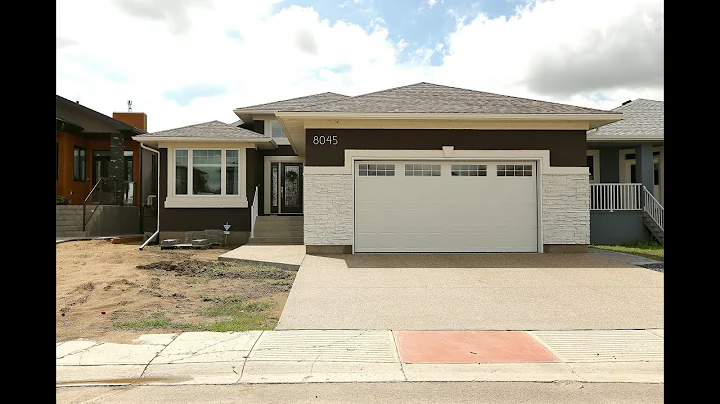 Custom Designed 2,584sq.ft Walk-Out Bungalow in Re...