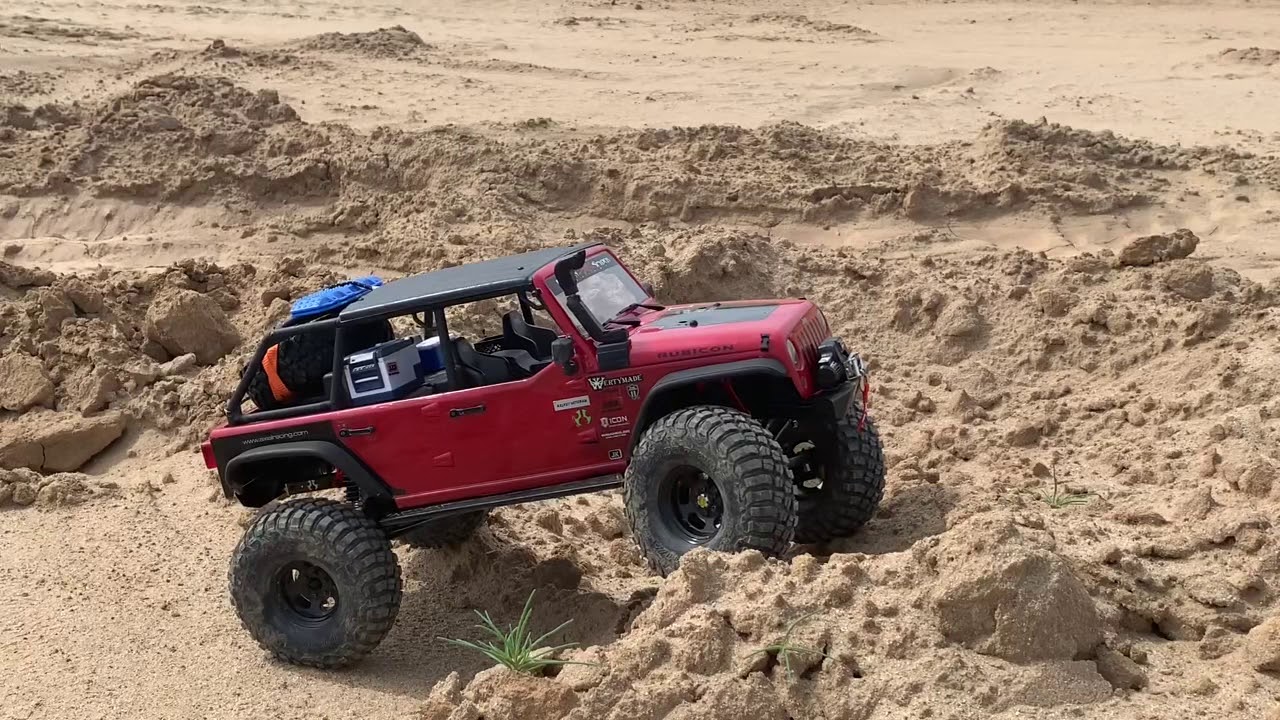 Axial scx10 ii 2012 Jeep Wrangler Rubicon doing some off