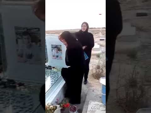 مادر ابوالفضل آدینه زاده نوجوان کشته شده در اعتراضات در شب تولد پسرش بر مزارش