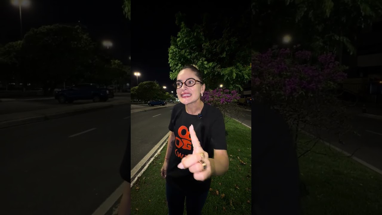 Vc foi assunto e uma mesa de um restaurante 