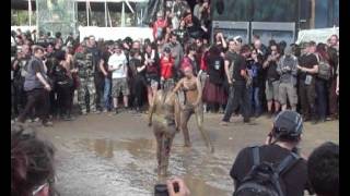 Hellfest 2012 - Madness - Combat de boue