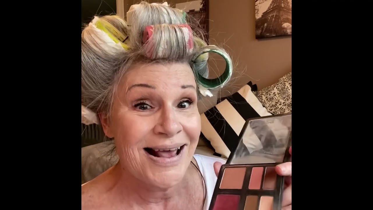 A New Type Of Makeup Blender by LEIA! YouTube