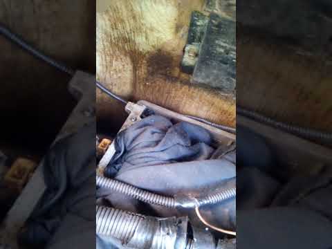 Обломило  болты  клапан ной  крышки двигателя  газели