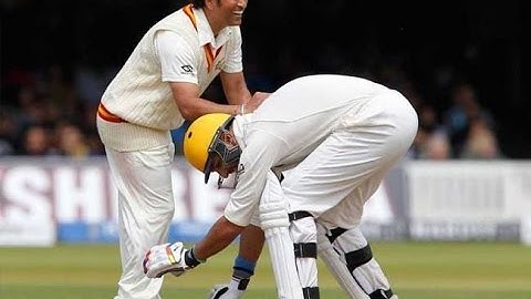 YUVRAJ TOUCHING SACHIN