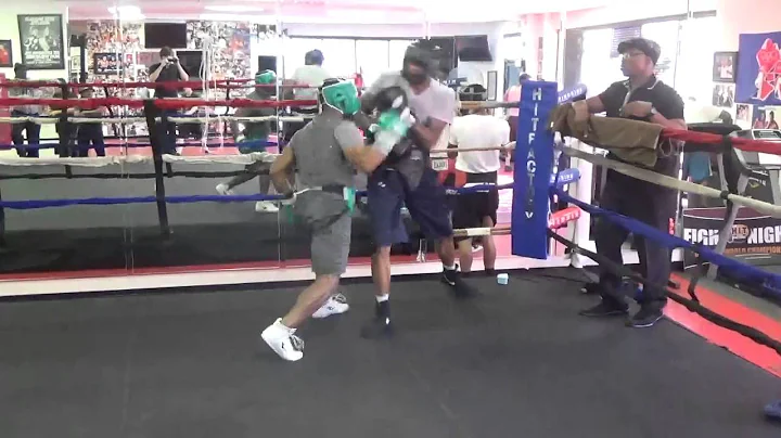 Shawn Porter spars Light Heavyweight Ronald Mixon