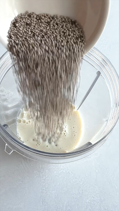 STOP PUTTING 🍌BANANAS IN YOUR BERRY SMOOTHIES  -try this mango chia seed smoothie it’s dairy-free!