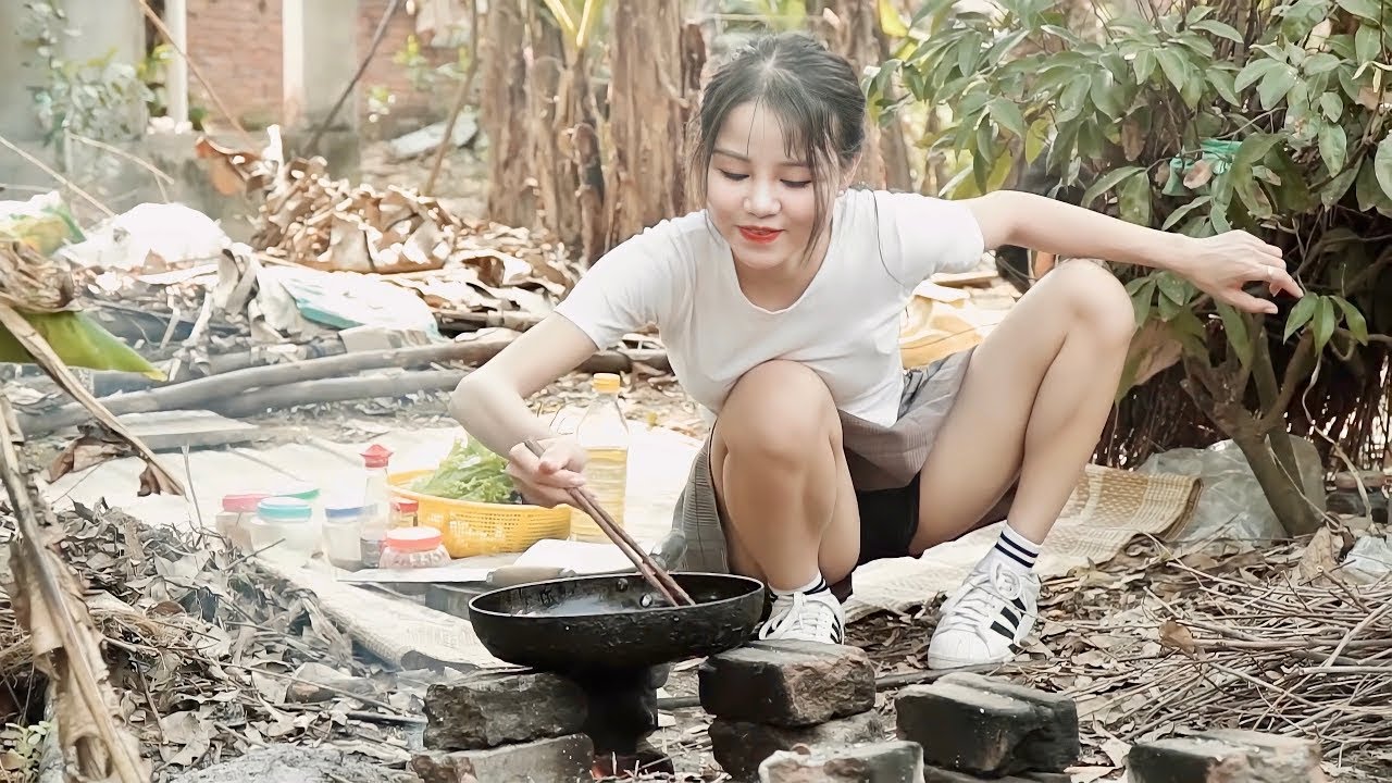 Ana's Daily Life - Ana Shows How To Cook Shrimp With Mushroom Sauce - Cooking Outside