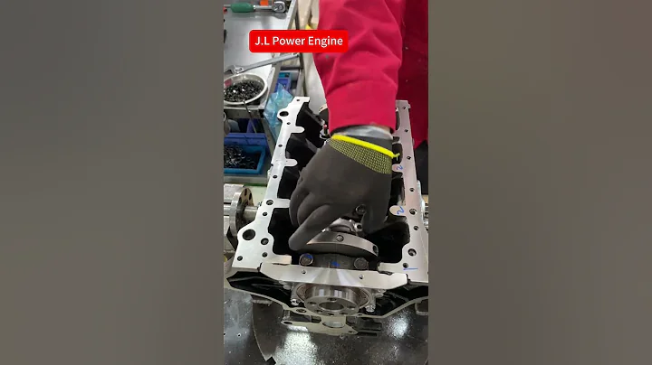 Installing piston toMitsubishi Engine 4G15S Mejor opción para cambiar un motor reconstruido JL Power