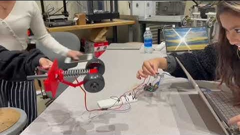 Automatic Retracting Landing Gear using Arduino (Ultrasonic sensor and Push Button