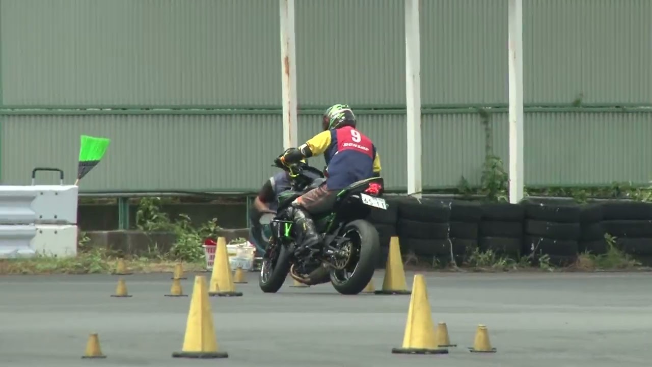 26 Dunlop Tsukuba 3 A 9 King of Gymkhana Sakuta 選手 Z 650 h 1