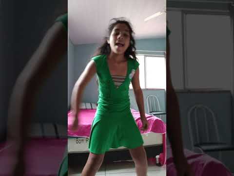 Dançando a música HAVENANA (Bff girl)